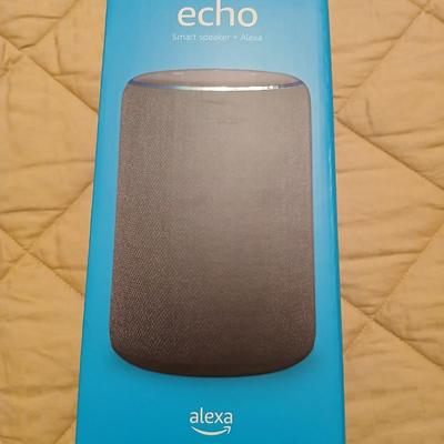 Echo Smart speaker Alexa - stream music - Control smart home devices