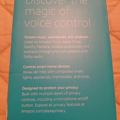 Echo Smart speaker Alexa - stream music - Control smart home devices