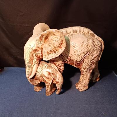 CERAMIC ELEPHANT W/BABY STATUE