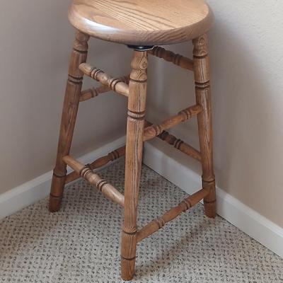 Rock Creek Woodworks Oak Swivel bar stool with arrangement in a basket
