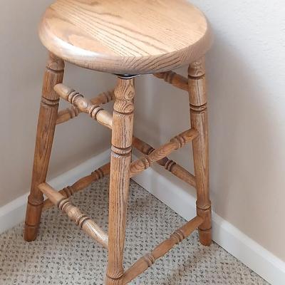 Rock Creek Woodworks Oak Swivel bar stool with arrangement in a basket