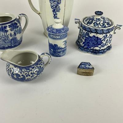 318 Miscellaneous Blue & White Pottery Lot