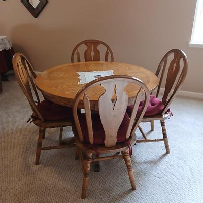 Round Pedestal top Cottage Oak Table and 4 Hoopback Cottage Oak Chairs with seat cushions