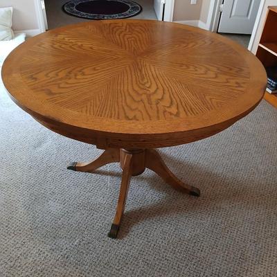 Round Pedestal top Cottage Oak Table and 4 Hoopback Cottage Oak Chairs with seat cushions