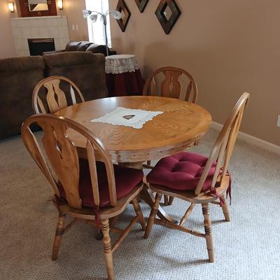 Round Pedestal top Cottage Oak Table and 4 Hoopback Cottage Oak Chairs with seat cushions