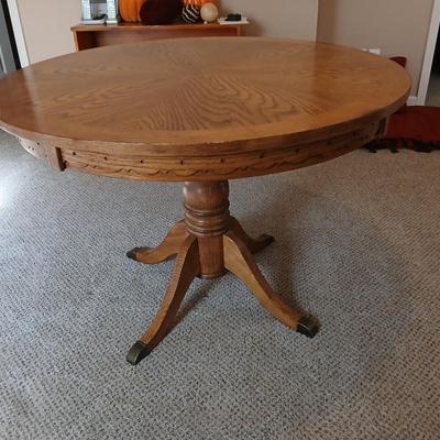 Round Pedestal top Cottage Oak Table and 4 Hoopback Cottage Oak Chairs with seat cushions