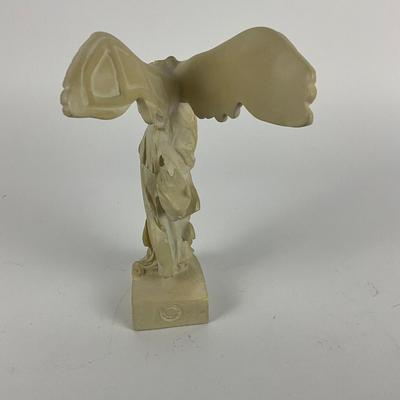 320 Greek Statue Victory of Samothrace