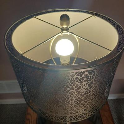 25" Lamp with metal lamp shade