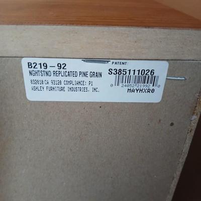 Ashley Furniture Signature Design two drawer nightstand (2 of 2)