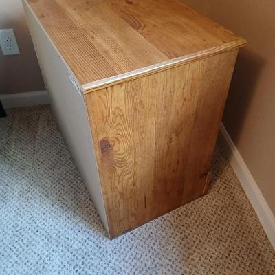Ashley Furniture Signature Design two drawer nightstand (2 of 2)