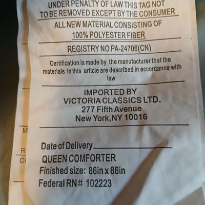 Queen Sized Victoria Classics 8-piece Venetto Comforter set - Comforter - pillows - bed skirt