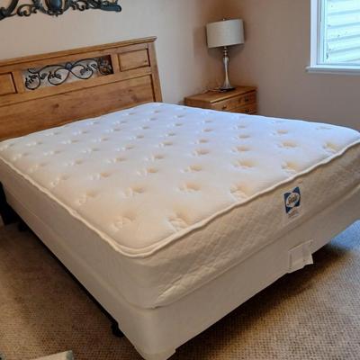 Queen sized bed - with headboard - Sealy Back saver Windjammer mattress and Boxsprings