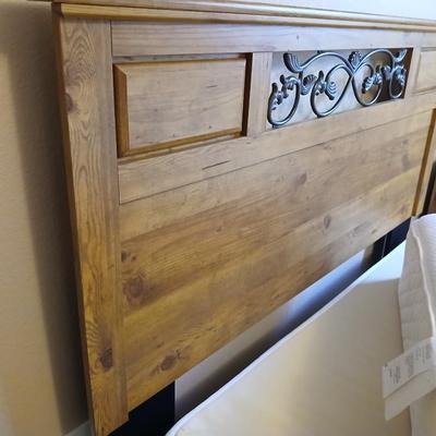 Queen sized bed - with headboard - Sealy Back saver Windjammer mattress and Boxsprings