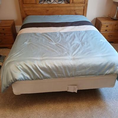 Queen sized bed - with headboard - Sealy Back saver Windjammer mattress and Boxsprings