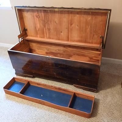 Antique Roos Sweetheart Cedar lined Chest with key and inside removable felt lined shelf