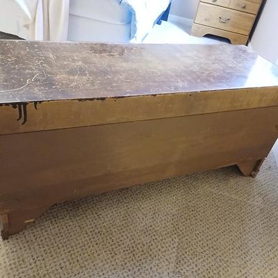 Antique Roos Sweetheart Cedar lined Chest with key and inside removable felt lined shelf