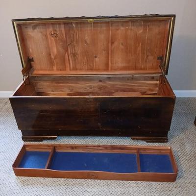 Antique Roos Sweetheart Cedar lined Chest with key and inside removable felt lined shelf