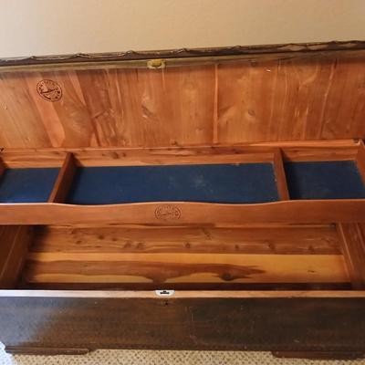 Antique Roos Sweetheart Cedar lined Chest with key and inside removable felt lined shelf