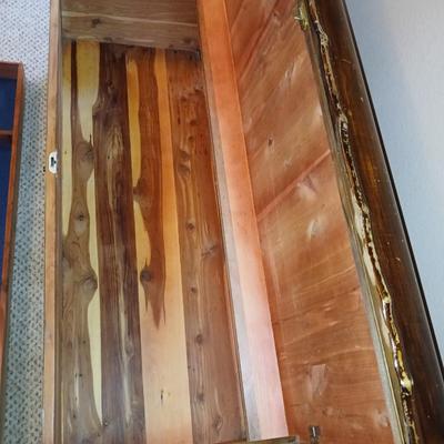 Antique Roos Sweetheart Cedar lined Chest with key and inside removable felt lined shelf