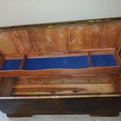 Antique Roos Sweetheart Cedar lined Chest with key and inside removable felt lined shelf