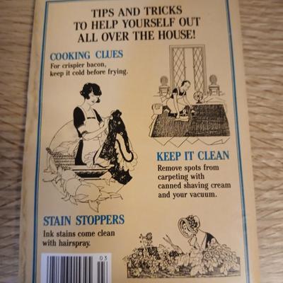 Books Simplicity's Home decorating - Jo-Ann Guide to Creativity - Refinishing old Furniture and household hints