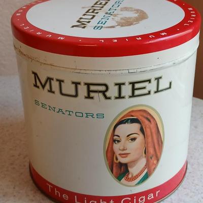 Antique Muriel Senators the light cigar metal container with an assortment of buttons