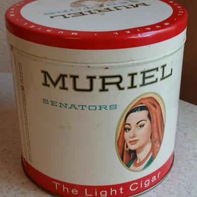 Antique Muriel Senators the light cigar metal container with an assortment of buttons