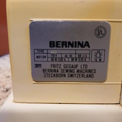Nice working Bernina sewing machine - complete with -foot pedal- manual - needles - and case full of accessories