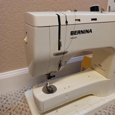 Nice working Bernina sewing machine - complete with -foot pedal- manual - needles - and case full of accessories