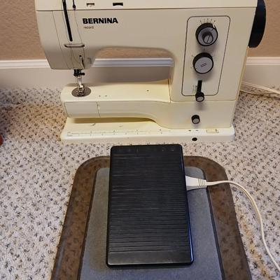 Nice working Bernina sewing machine - complete with -foot pedal- manual - needles - and case full of accessories