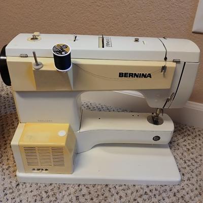 Nice working Bernina sewing machine - complete with -foot pedal- manual - needles - and case full of accessories