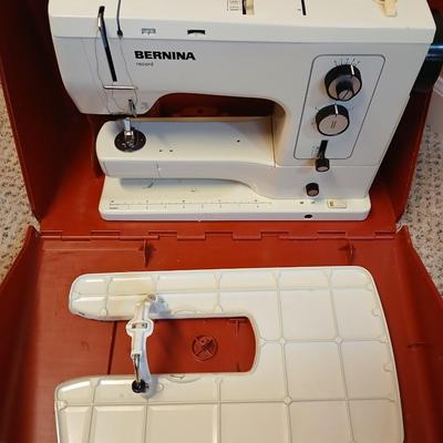 Nice working Bernina sewing machine - complete with -foot pedal- manual - needles - and case full of accessories