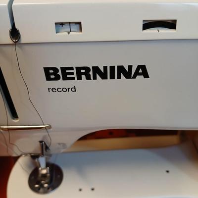 Nice working Bernina sewing machine - complete with -foot pedal- manual - needles - and case full of accessories