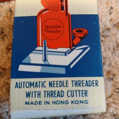 Nice working Bernina sewing machine - complete with -foot pedal- manual - needles - and case full of accessories