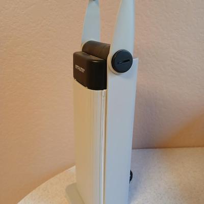 Working OTT-LITE TrueColor sewing / crafting light
