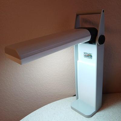 Working OTT-LITE TrueColor sewing / crafting light