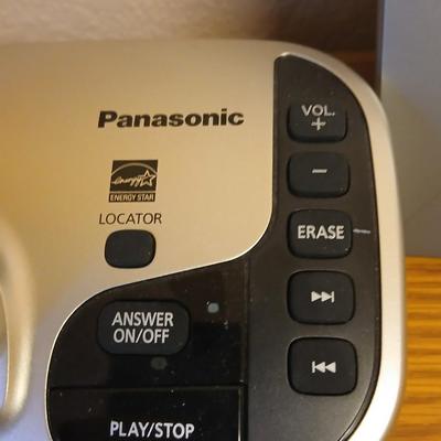 Panasonic cordless phone set and a Sky-Scan Atomic clock