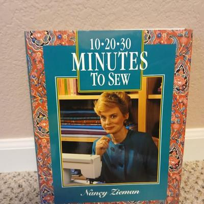 Crafting books - Embroidery book 10-20-30 minutes to sew - Easy sewing with knits and singer sewing with knits