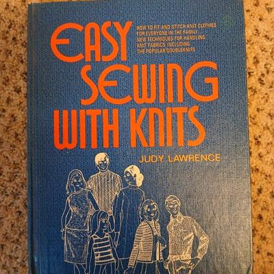 Crafting books - Embroidery book 10-20-30 minutes to sew - Easy sewing with knits and singer sewing with knits