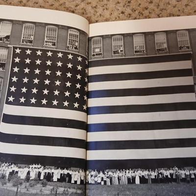 America Books - We the People -The Presidents of the United States - American Heritage College dictionary