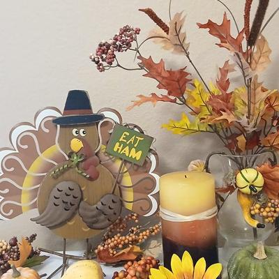 Happy Thanksgiving! Fall and Thanksgiving themed decor, just in time for your big feast!