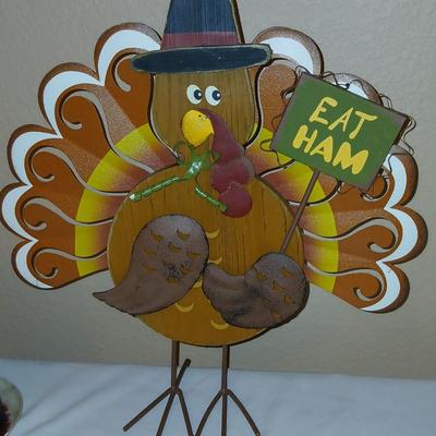 Happy Thanksgiving! Fall and Thanksgiving themed decor, just in time for your big feast!