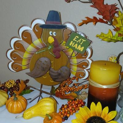 Happy Thanksgiving! Fall and Thanksgiving themed decor, just in time for your big feast!