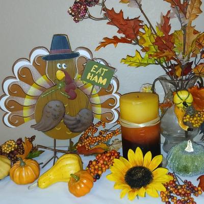 Happy Thanksgiving! Fall and Thanksgiving themed decor, just in time for your big feast!