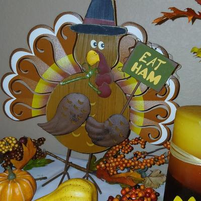 Happy Thanksgiving! Fall and Thanksgiving themed decor, just in time for your big feast!