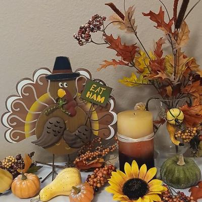 Happy Thanksgiving! Fall and Thanksgiving themed decor, just in time for your big feast!