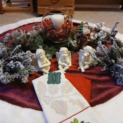 Christmas themed glass vase with garland - Angels and a velvet tree skirt