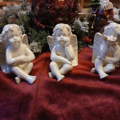 Christmas themed glass vase with garland - Angels and a velvet tree skirt