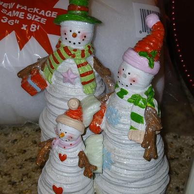 Christmas - books - figures - snow globe - Kitchen towels and more