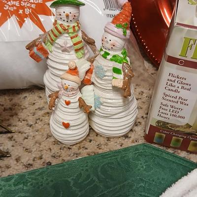 Christmas - books - figures - snow globe - Kitchen towels and more